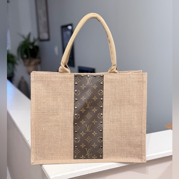 Louis Vuitton Handbags - Authentic Louis Vuitton material on Beige Tote